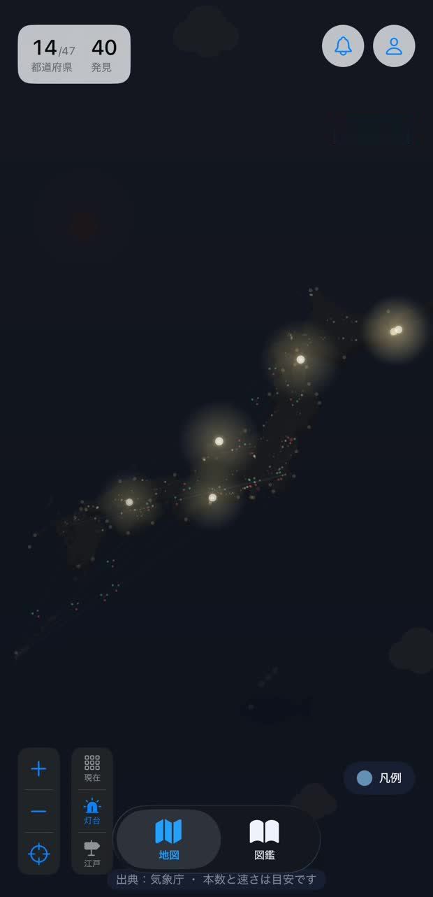 夜の日本地図。海岸線に沿って灯台の光が点いている